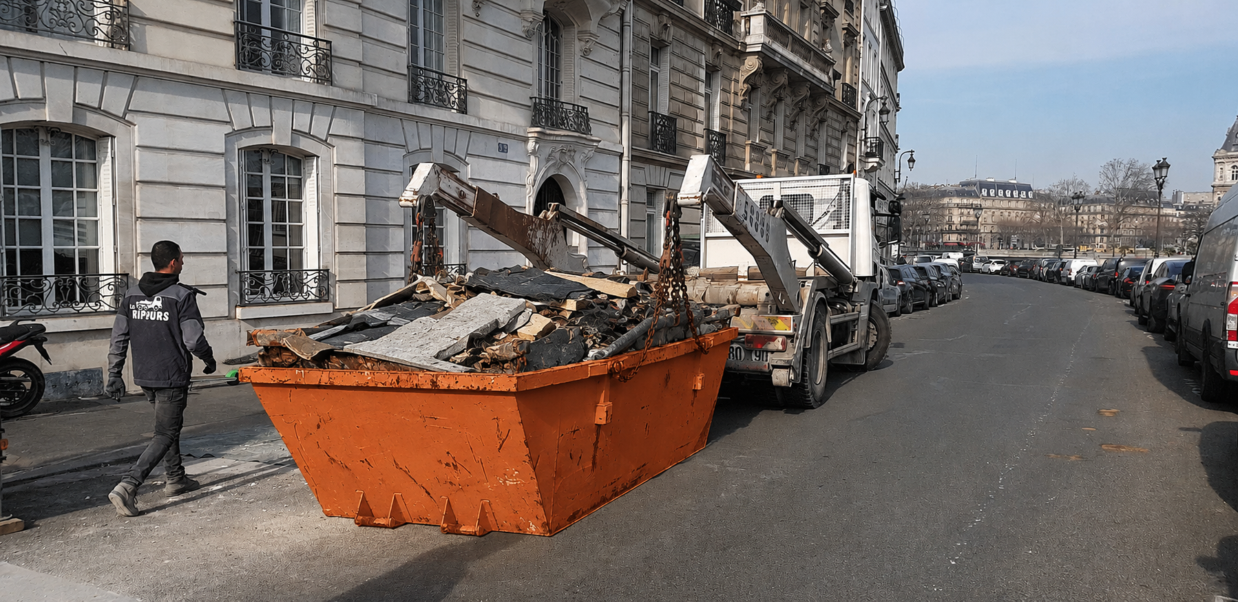 Benne pleine de déchets de membrane bitumineuse prête à être valorisée en CSR